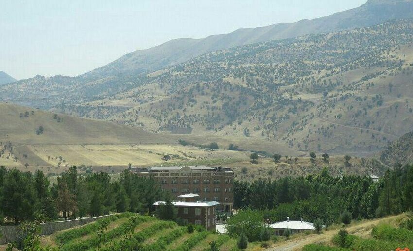 تصاویر | خانه های چشم نواز روسی در روستایی ایرانی!