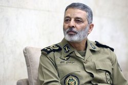 فرمانده کل ارتش: کشوری که پادگان هایش حسینیه باشد، شکست ناپذیر است