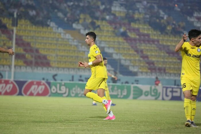 طارمیِ ثانی، عاشقِ رنگ قرمز و یادآور مروان فلینی