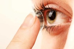 نکاتی درباره استفاده از لنزهای تماسی چشم در دوران شیوع کرونا