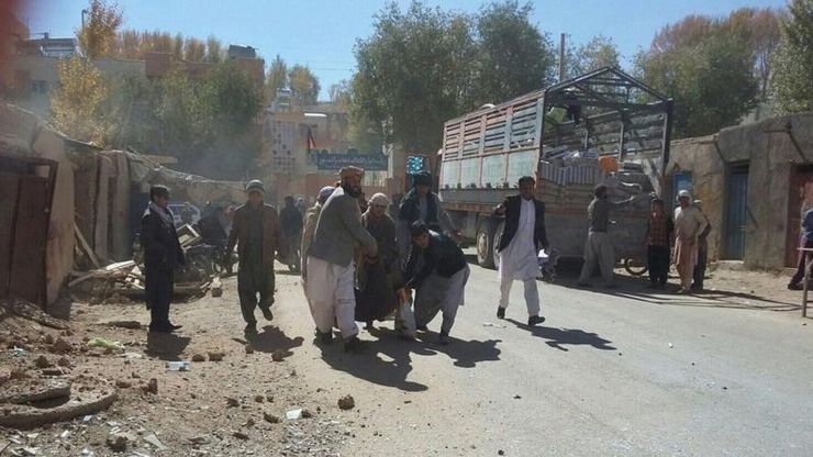 انفجار خودروی بمب‌گذاری‌شده در غور افغانستان/ دستکم ۱۲ کشته و ۱۰۰ زخمی