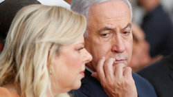 رسوایی بردن لباس‌های چرک به واشنگتن دستمایه تمسخر مخالفان نتانیاهو شد+عکس
