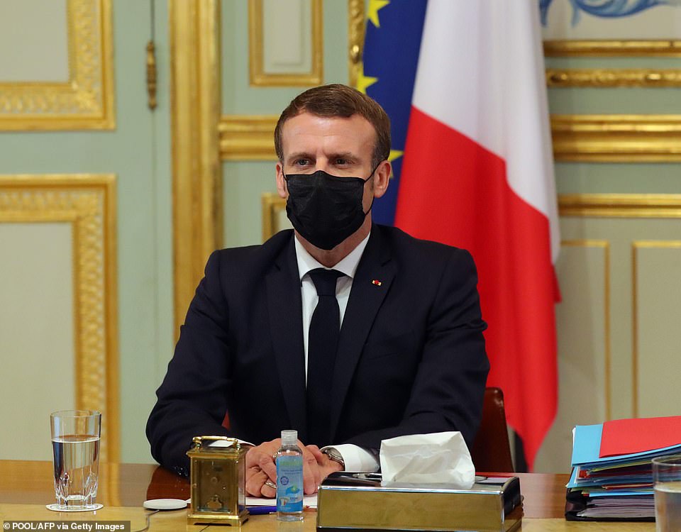 القاعده رئیس‌جمهور فرانسه را تهدید کرد: تحریم کافی نیست، انتفام بگیرید/ ماکرون 