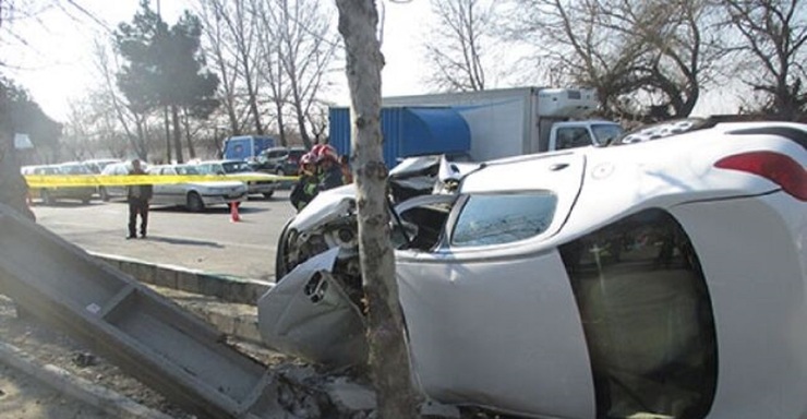 تصادف خودرو با چراغ‌برق در اهواز/ ۳ نفر کشته شدند