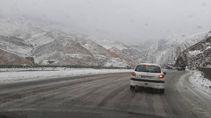 آخرین وضعیت راه‌ها/ بارش برف و باران در محورهای ۲۱ استان