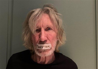 چسب توئیتر بر دهان راجر واترز خواننده مشهور/عکس چسب توئیتر بر دهان راجر واترز خواننده مشهور/عکس