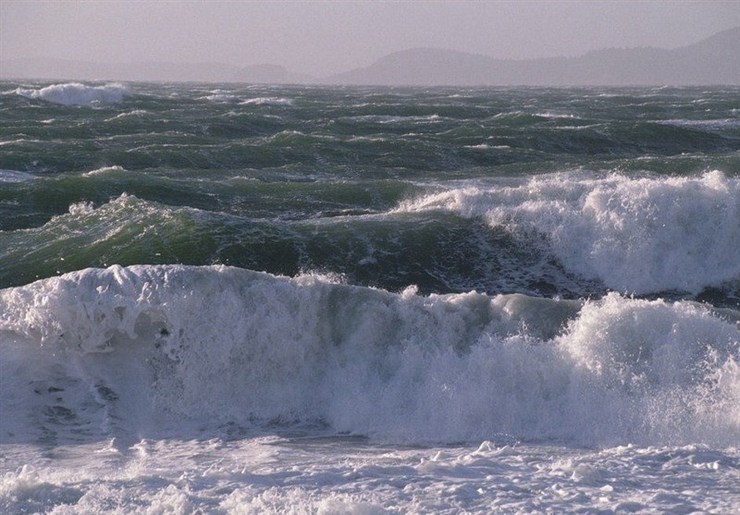 هشدار هواشناسی نسبت به مواج شدن دریای خزر و خلیج ‌فارس
