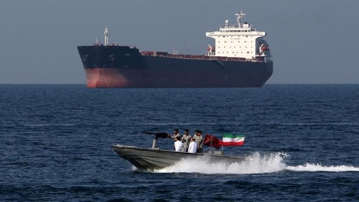 توقیف یک نفتکش با پرچم پاناما در خلیج فارس / بازداشت ۱۰ خدمه آن