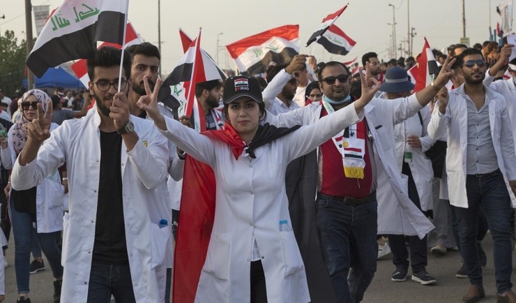 تصاویر| هزاران معترض عراقی به خیابان‌ها آمدند