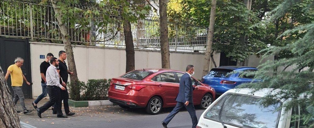 تلاش دایی برای گیر انداختن سارق زنجیر ۸۰ میلیونیاش/عکس تلاش دایی برای گیر انداختن سارق زنجیر ۸۰ میلیونیاش/عکس