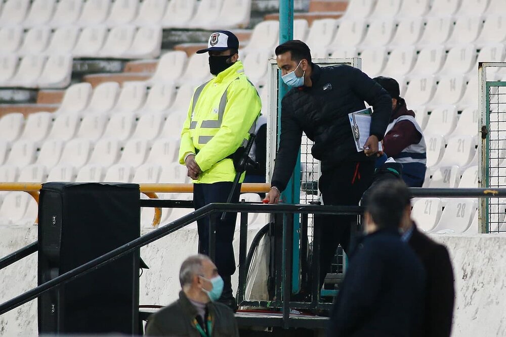 تقلب مهدی رحمتی از روی سکوها/عکس تقلب مهدی رحمتی از روی سکوها/عکس