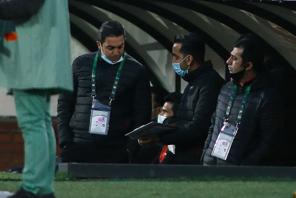 تقلب مهدی رحمتی از روی سکوها/عکس تقلب مهدی رحمتی از روی سکوها/عکس