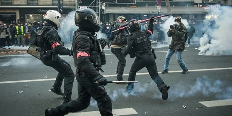 دولت فرانسه لایحه جنجالی منع فیلمبرداری از پلیس را لغو کرد