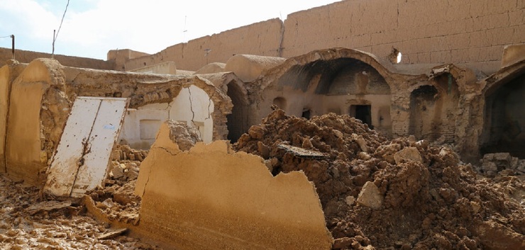 تصاویر| قلعه تاریخی فیروزآباد ابرکوه تخریب شد