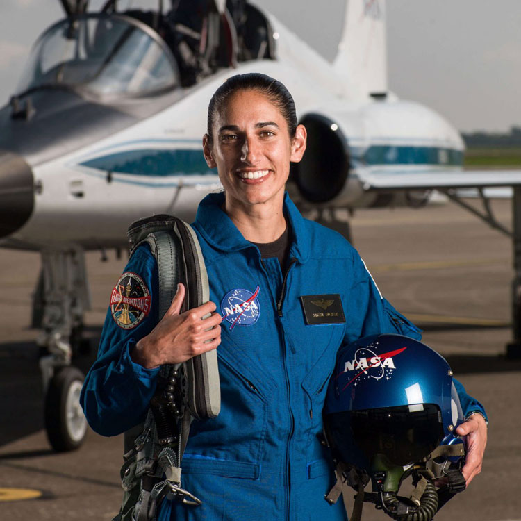 تصاویر| یاسمین مقبلی، نخستین زنی که به ماه سفر می‌کند؟