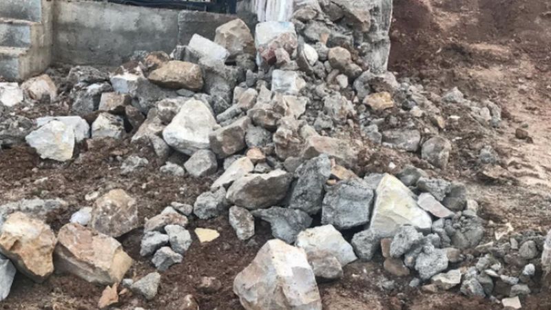 عکس| ادعای تخریب سنگ قبر نوید افکاری