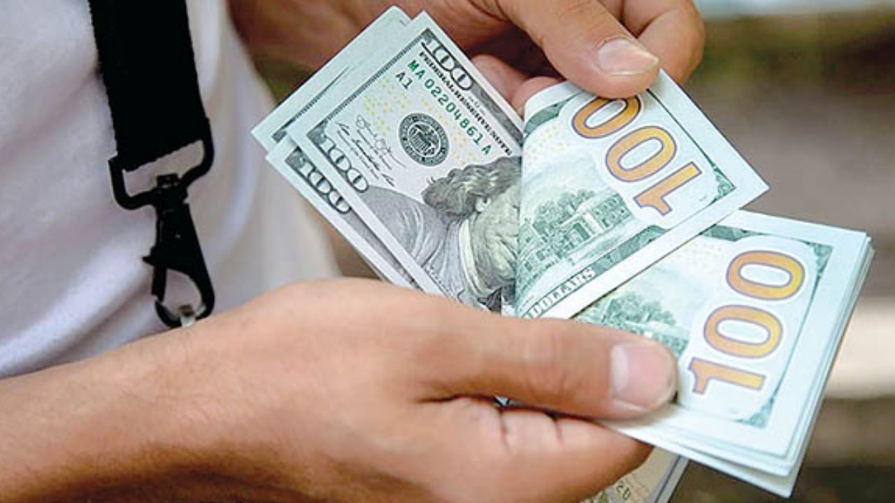 قیمت طلا، سکه و دلار در بازار امروز ۱۳۹۹/۰۹/۰۶/ تداوم عقبنشینی قیمت طلا و دلار قیمت طلا، سکه و دلار در بازار امروز ۱۳۹۹/۰۹/۰۶/ تداوم عقبنشینی قیمت طلا و دلار