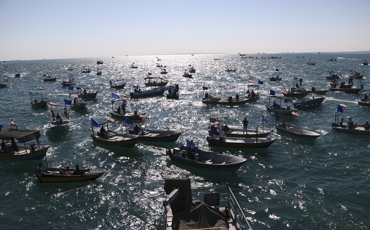 تصاویر| رژه ۱۰۰۰ شناور در سواحل خلیج فارس