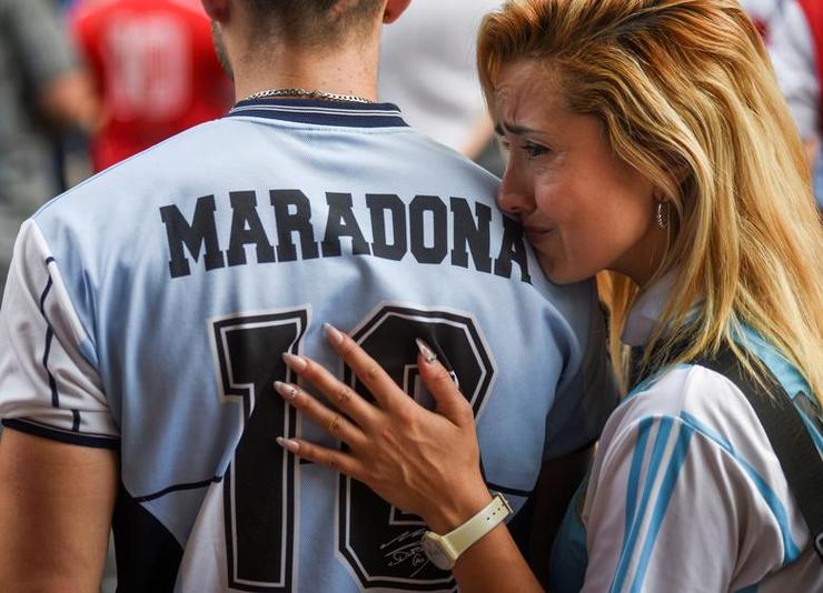تصاویر| در سوگ مارادونا؛ اشک‌هایی برای اسطوره فوتبال جهان
