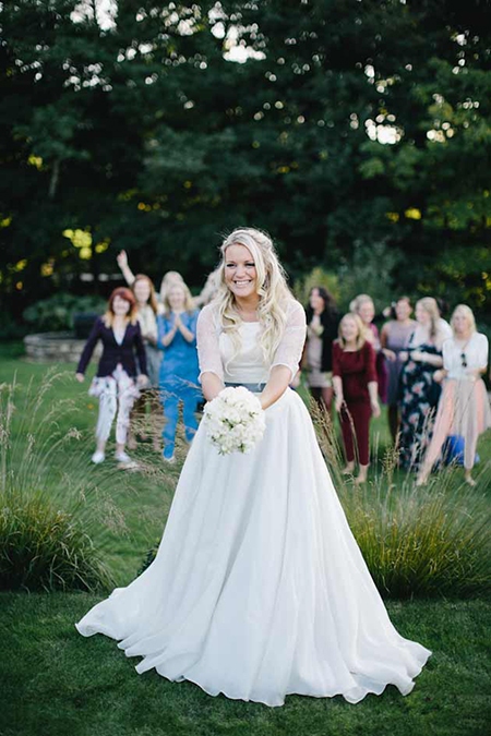 عجیب‌ترین آداب و رسوم ازدواج در جهان/ داماد در شب عروسی فلک می‌شود!