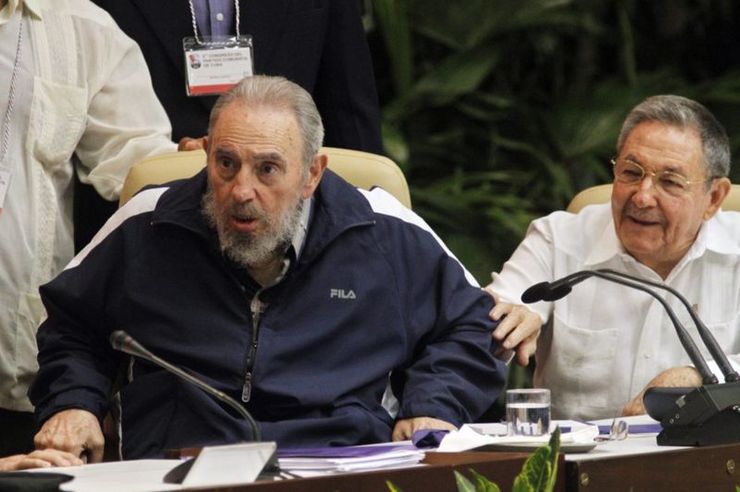 پس از ۶۰ سال، رائول کاسترو از حزب کمونیست کنار رفت