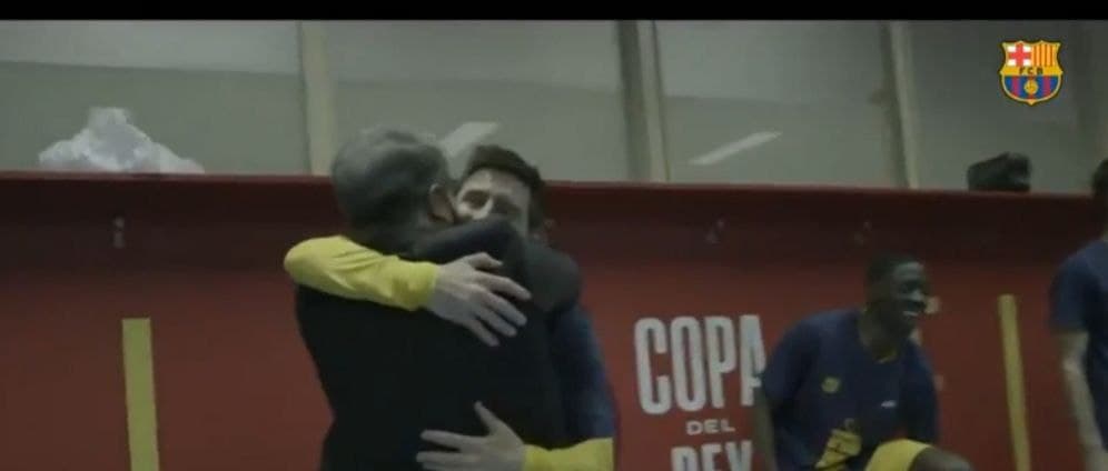 مسی در آغوش رئیس؛ شادی دیوانه وار لاپورتا+عکس