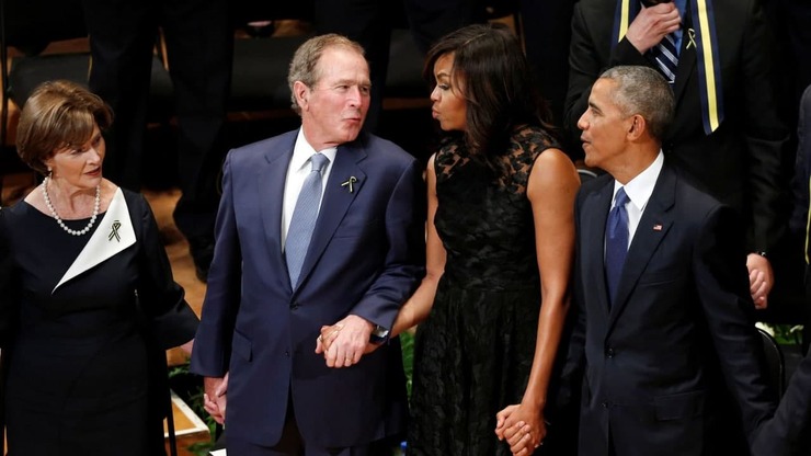 عکس| جنجال رابطه دوستانه بوش و همسر اوباما در آمریکا