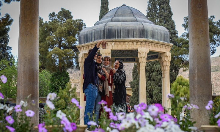تصاویر| آرامگاه سعدی و حافظ در نوروز ۱۴۰۰