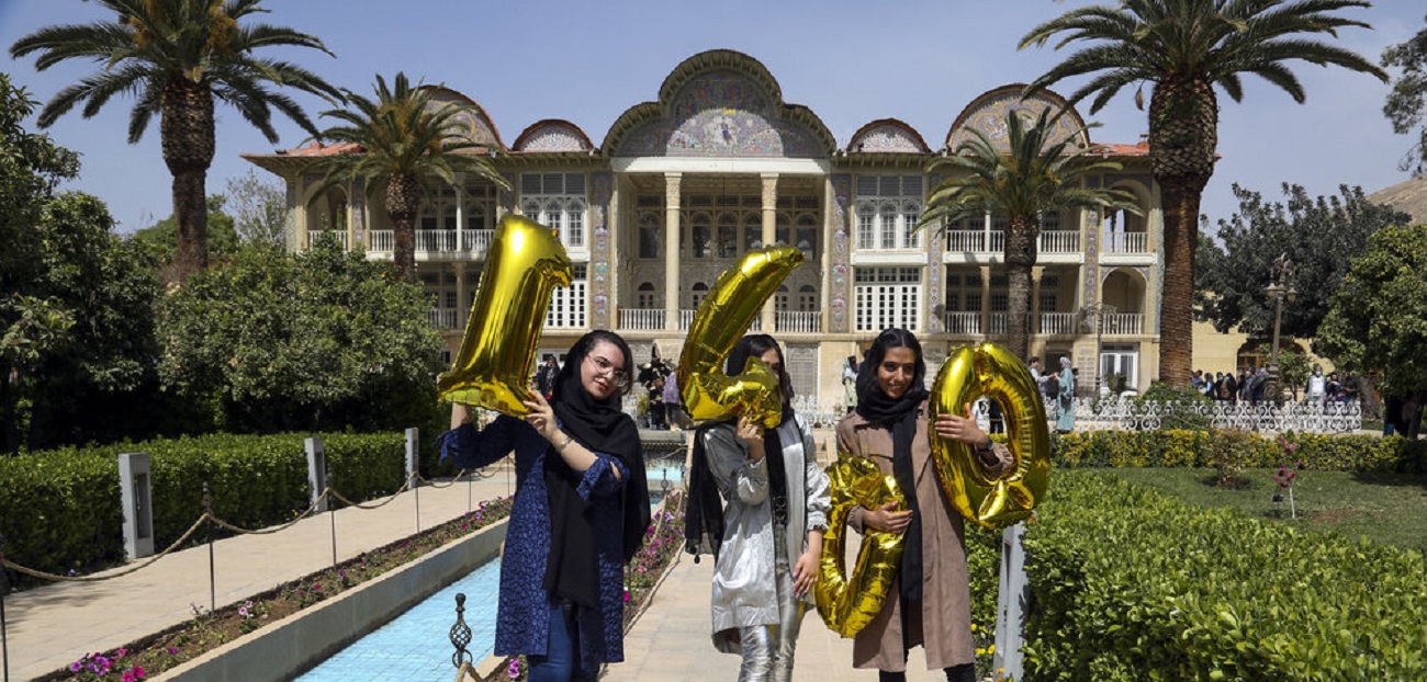 تصاویر| مسافران نوروز 1400 در باغ ارم شیراز