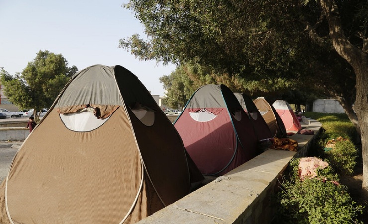 تصاویر| برپایی چادر مسافران در سواحل بندرعباس