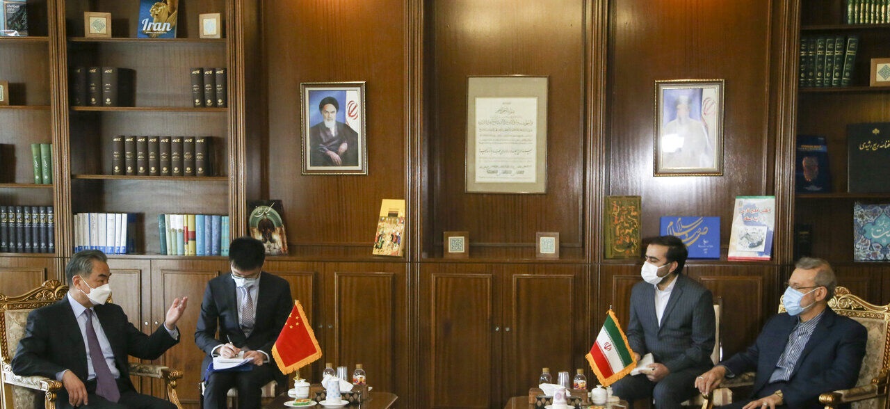 نخستین دیدار وزیر خارجه چین در تهران با لاریجانی درباره قرارداد ۲۵ ساله نخستین دیدار وزیر خارجه چین در تهران با لاریجانی درباره قرارداد ۲۵ ساله