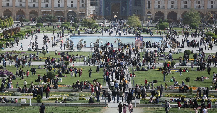 تصاویر| هجوم گردشگران نوروزی به اصفهان