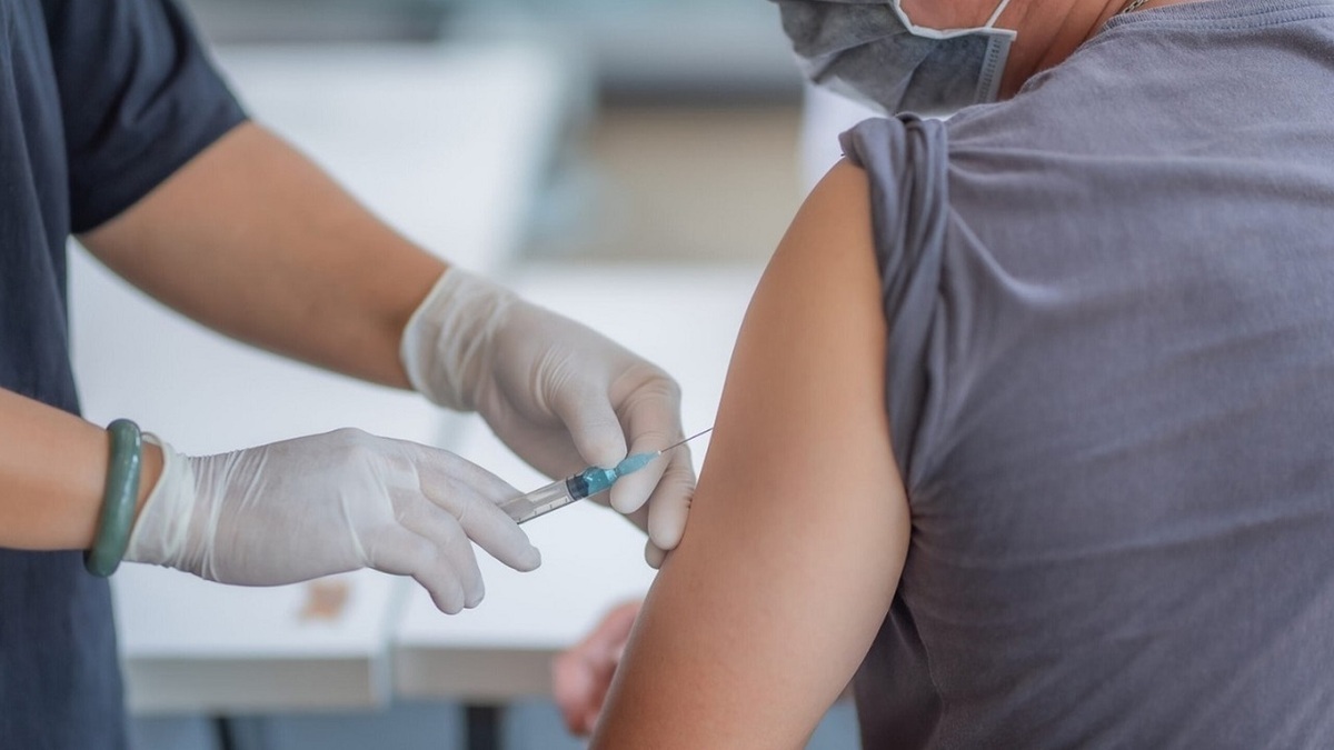 بعد از تزریق واکسن کرونا چه اتفاقی در بدن رخ می‌دهد؟