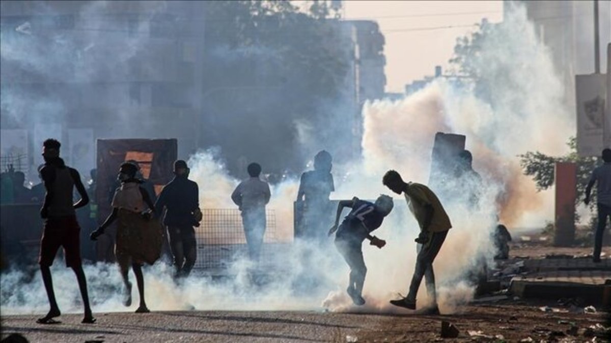 افزایش شمار کشته‌های اعتراضات سودان/معاون وزیر بهداشت استعفا کرد/البرهان: اوضاع سودان دشوار است