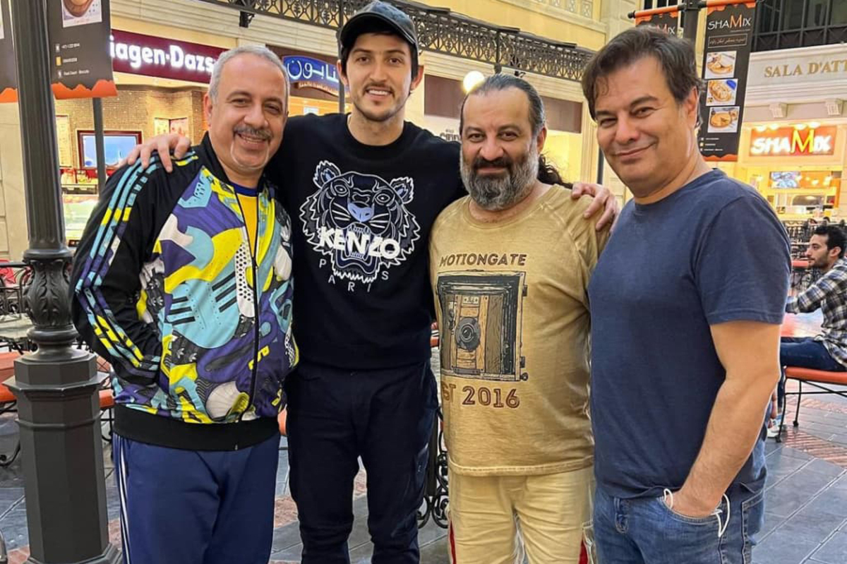 عکس یادگاری سردار آزمون با دو چهره ممنوع التصویر