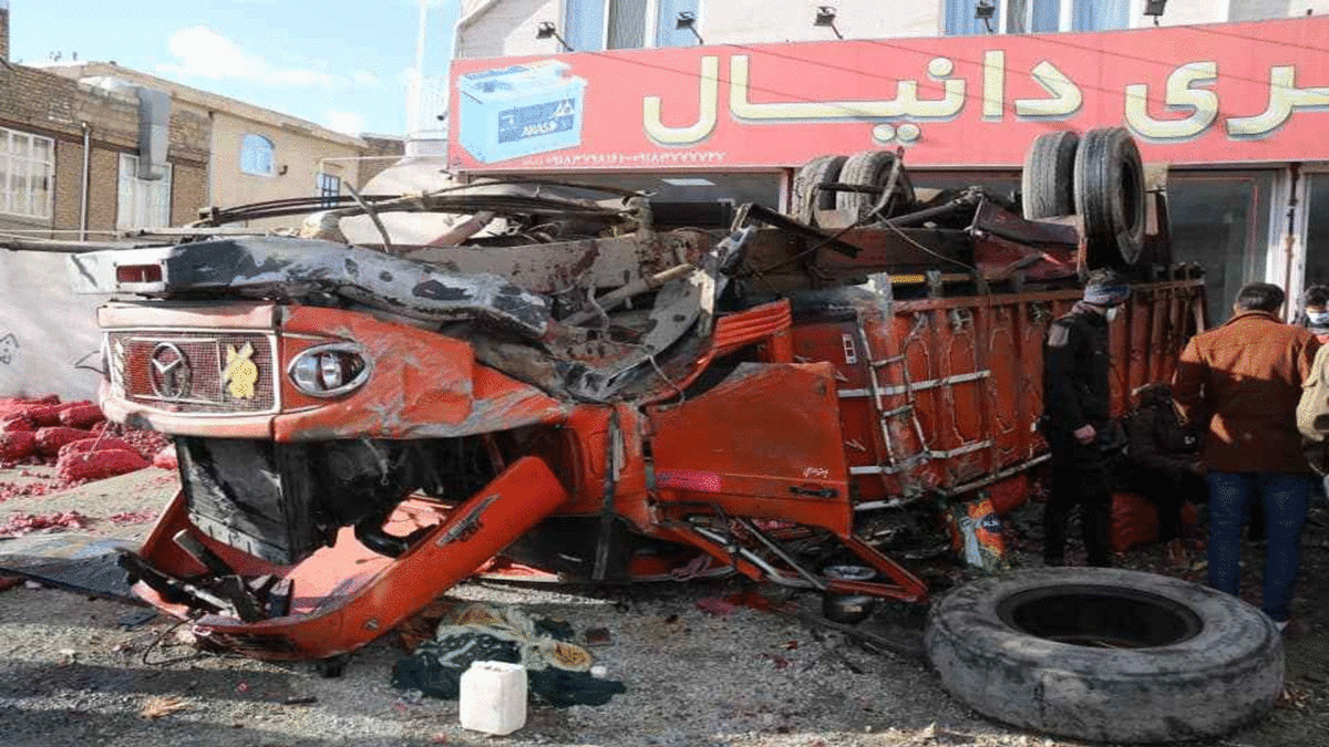 فیلم| واژگونی کامیون در سنندج