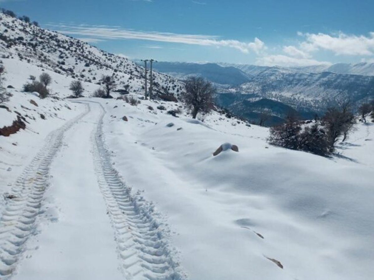 قطع ارتباط ۴ روستای ایران با دنیا بخاطر برف سنگین!