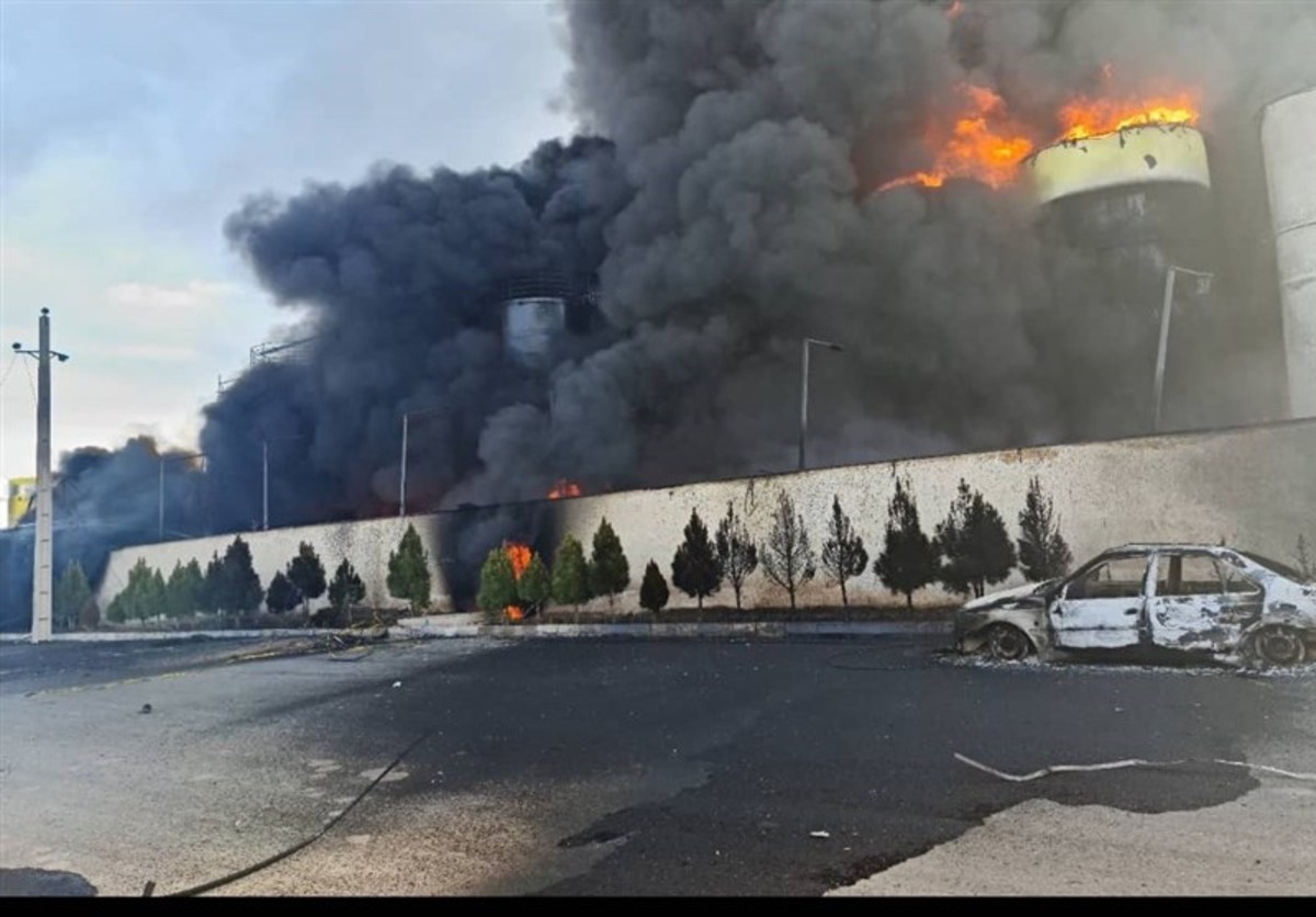 آتش‌سوزی گسترده در یک واحد صنعتی خارج از اشتهارد