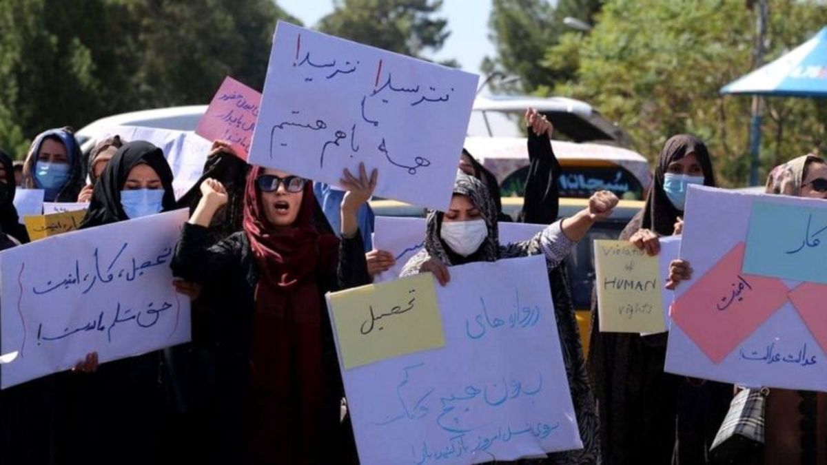 تظاهرات زنان کابل در اعتراض به حجاب اجباری