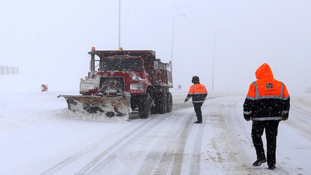 برف و باران، ۲۳ محور اصلی و فرعی راه مسدود کرد
