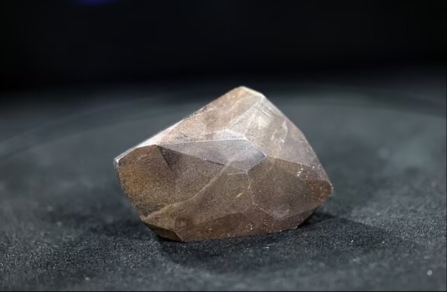 رونمایی از بزرگترین الماس سیاه جهان رونمایی از بزرگترین الماس سیاه جهان