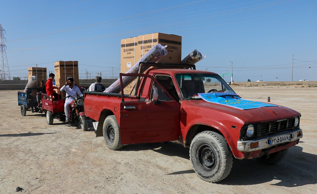 تصاویر| توزیع لوازم خانگی میان مددجویان سیل زده کنارک