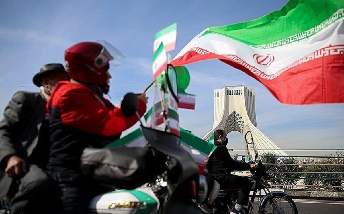 روزنامه جمهوری اسلامی: کرونا رفتنی است، 22 بهمن ماندنی است