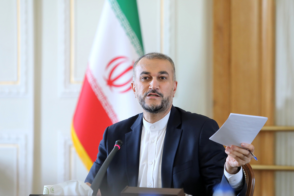 اعتراض بسیج دانشجویی به امیرعبداللهیان: مگر رهبری نگفتند مذاکره با آمریکا از سر حماقت یا خیانت است؟