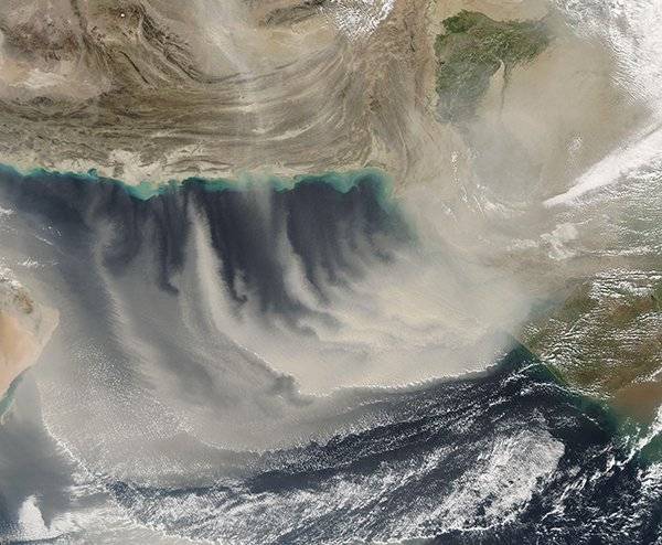 تصویر ناسا از طوفان گرد و غبار در «ایران» تصویر ناسا از طوفان گرد و غبار در «ایران»