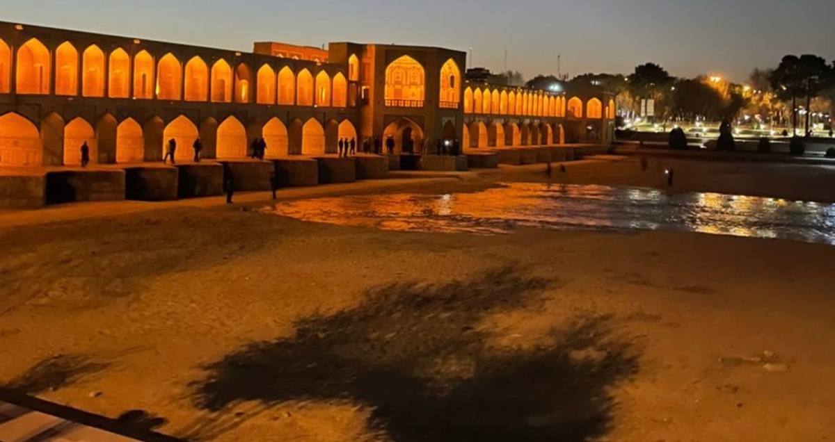 آب زاینده رود به اصفهان رسید