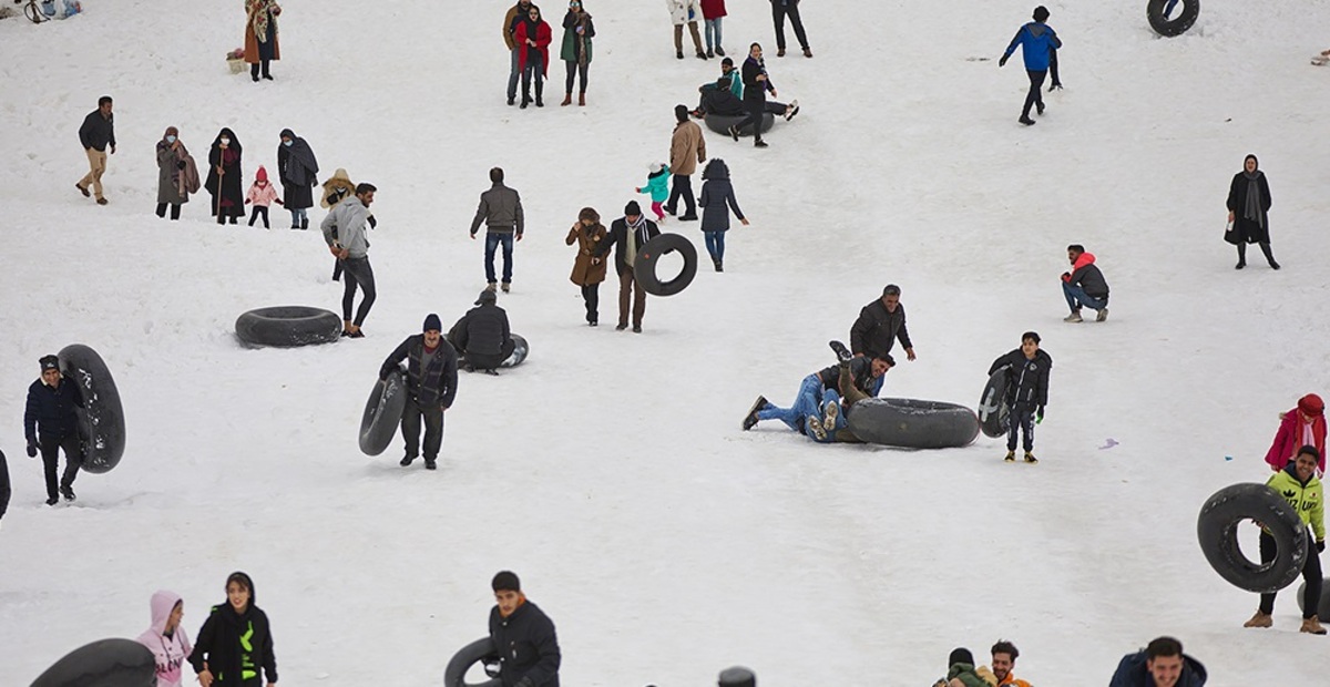 تصاویر| تفریحات زمستانی مردم در پیست اسکی اراک