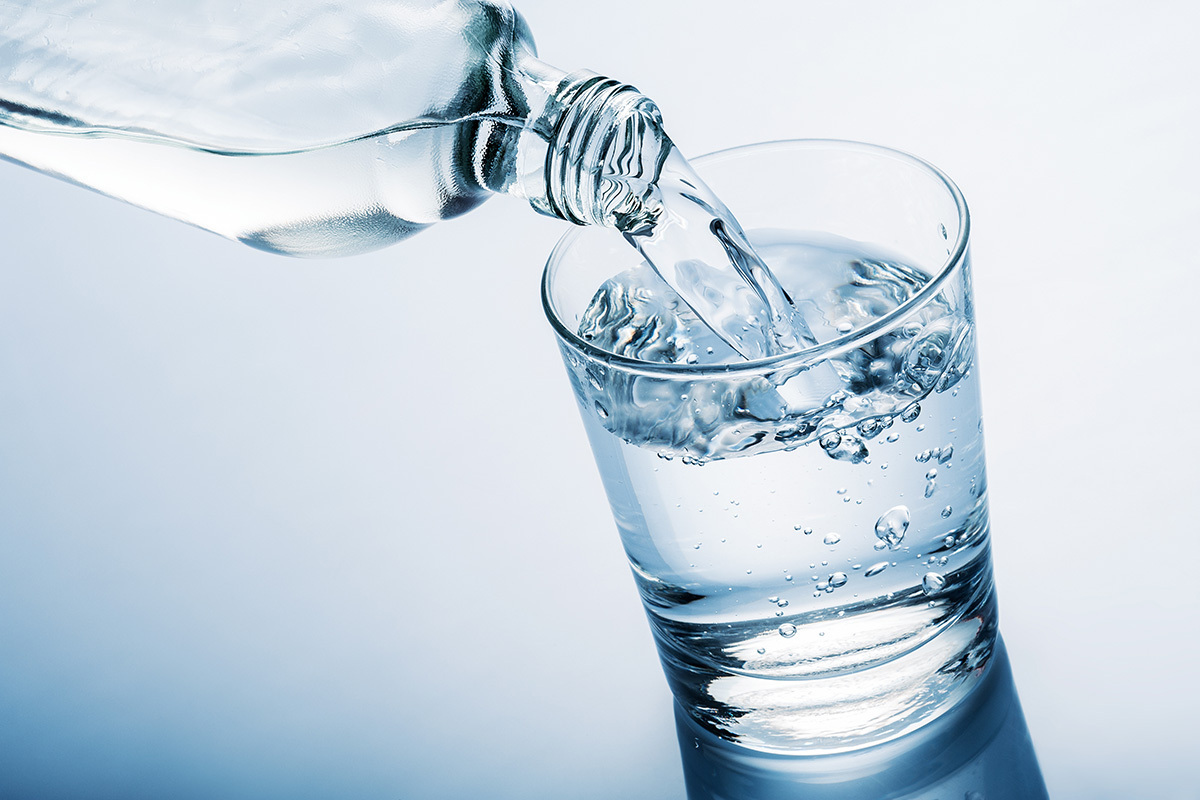 مزیت‌های ثابت شده نوشیدن آب گرم در مقایسه با آب سرد