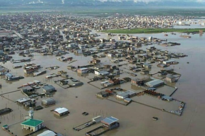 تصاویر| بندرترکمن در محاصره آب و فاضلاب/ تبدیل کوچهها به دریاچه تصاویر| بندرترکمن در محاصره آب و فاضلاب/ تبدیل کوچهها به دریاچه