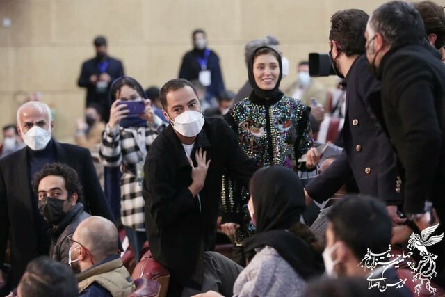 عکس | نوید محمدزاده و همسرش در اختتامیه جشنواره فجر